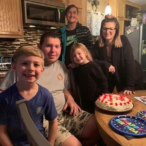 Meet your Posher, Lorie